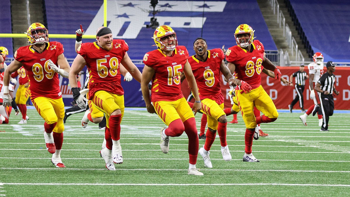 Luis Aguilar celebrates