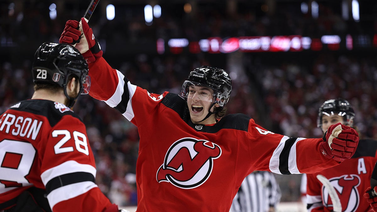 Hurricanes have 5-goal 2nd, rout Devils 6-1 for 3-1 lead – KGET 17