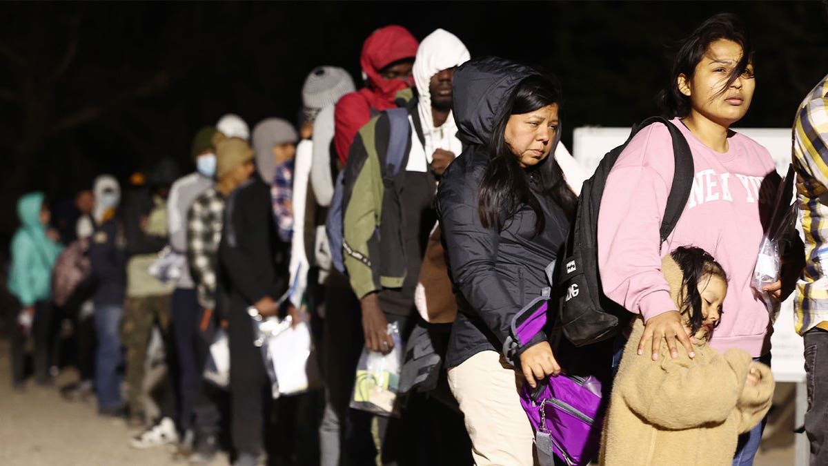 Title 42 migrants lined up near border