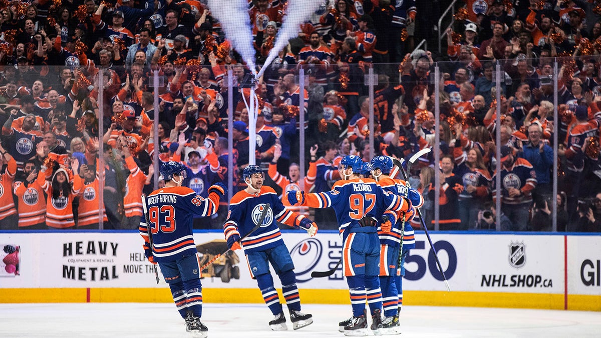 Oilers celebrate in Edmonton