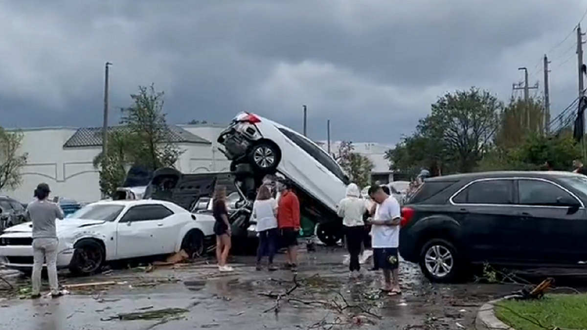 Video Shows Cars Piled Up After Tornado Hits Palm Beach Gardens ...