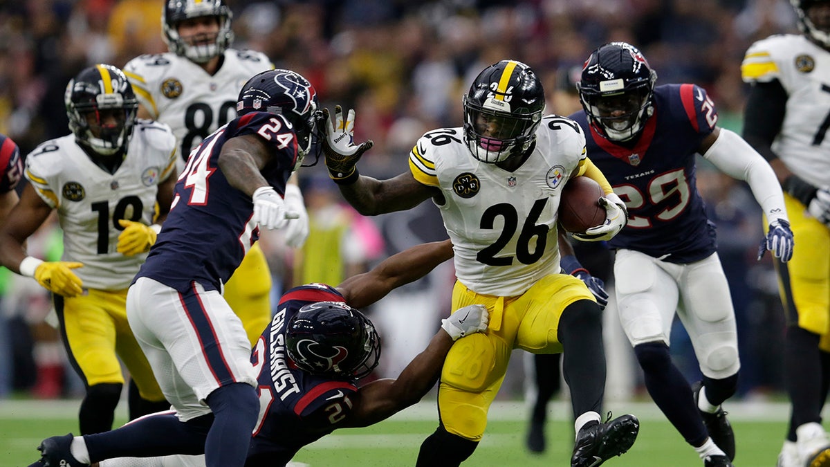 Le'Veon Bell stiff arms 