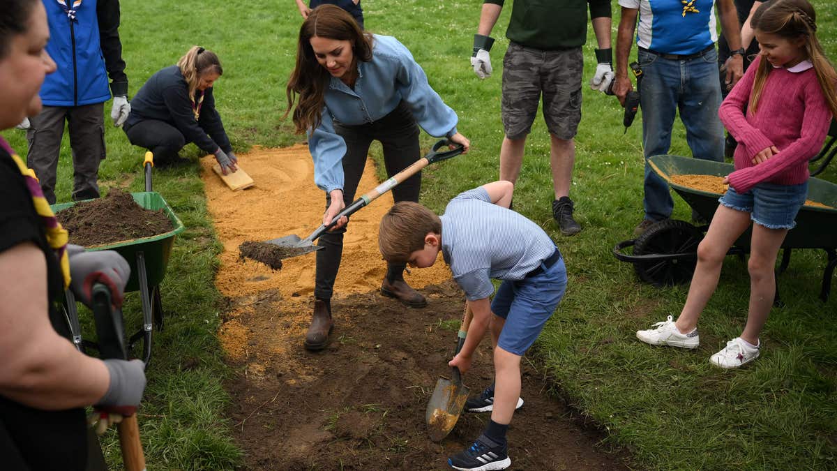 Prince Louis with his mom