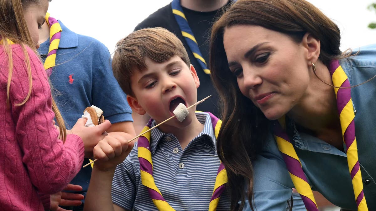 Prince Louis eats smores