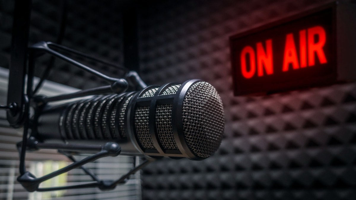 Microphone radio studio