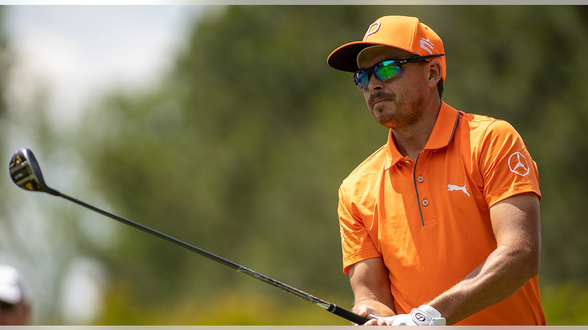 Rickie Fowler looks at shot