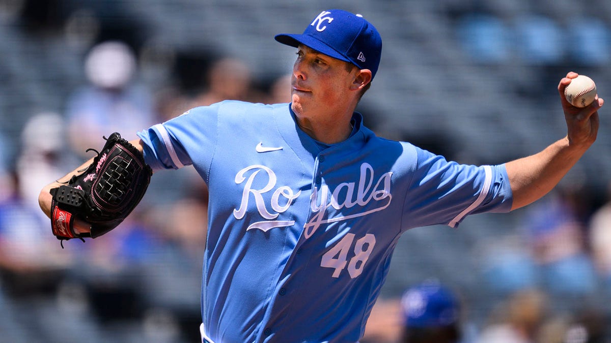 Ryan Yarbrough pitches