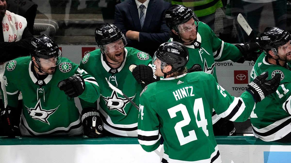 Stars hold off Kraken in Game 7 to advance to Western Conference