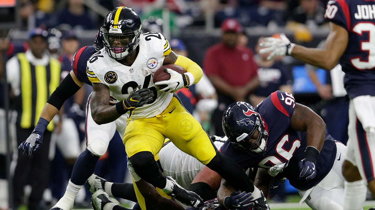 Le'Veon Bell runs with the football during a game