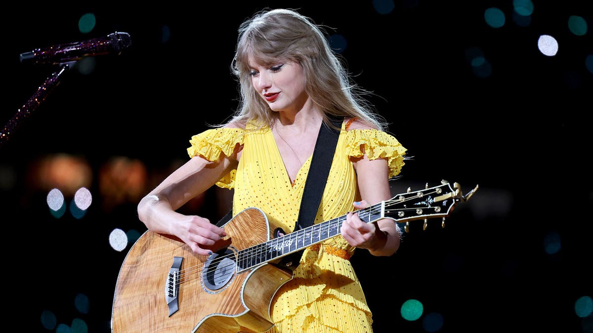 Taylor Swift performs in Massachusetts