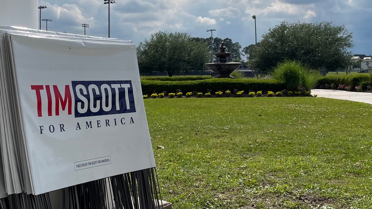 Tim Scott for president campaign signs