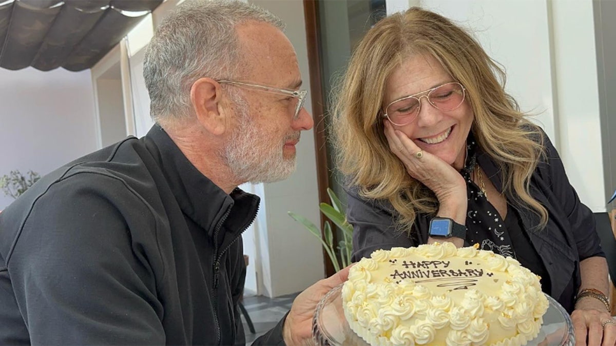 Tom Hanks and Rita Wilson celebrating their 35th anniversary with a cake