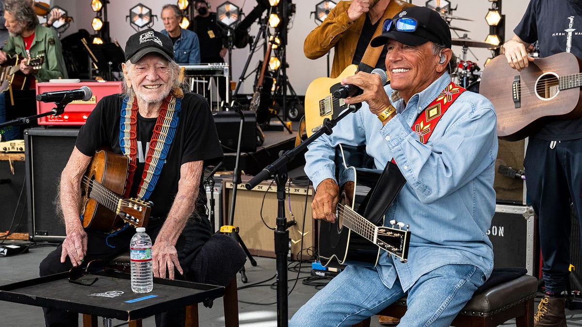 Willie Nelson performing with George Strait