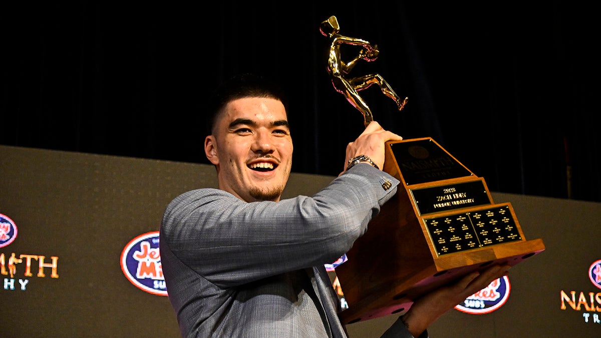 NCAA Player Of The Year Zach Edey Returning To Purdue For Senior Year ...