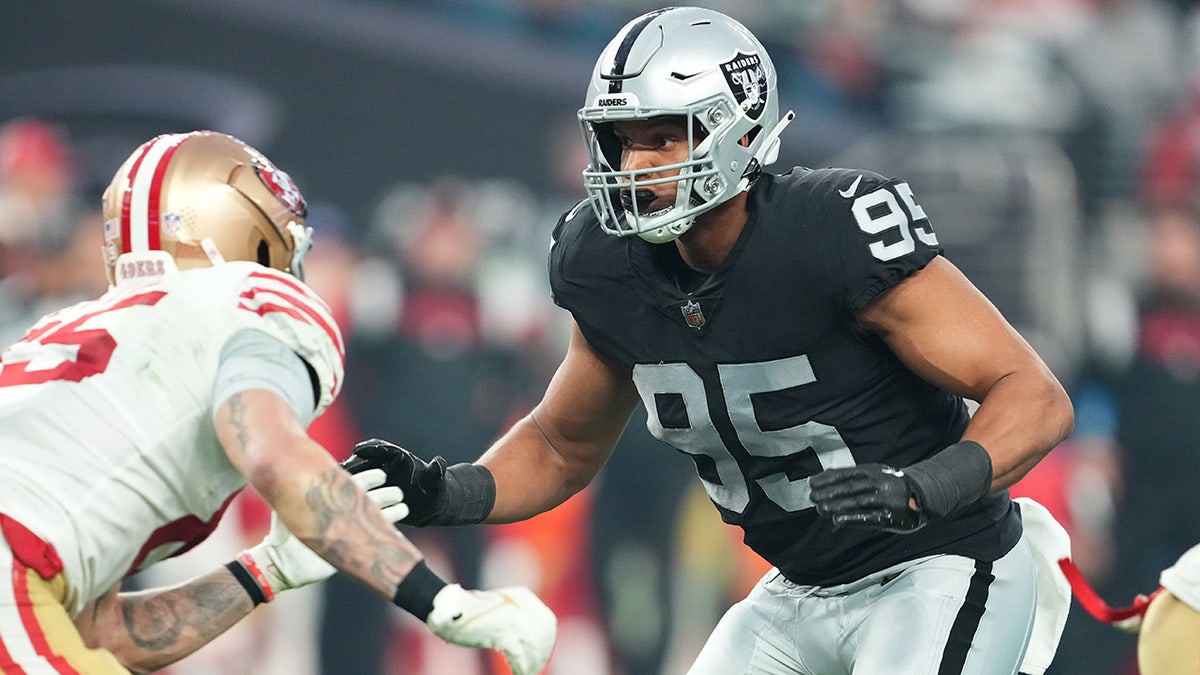 Isaac Rochell with the Raiders