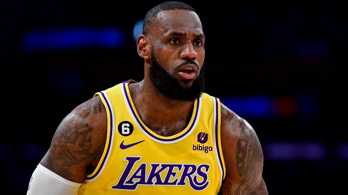 Source - Los Angeles Lakers' LeBron James changing jersey from No