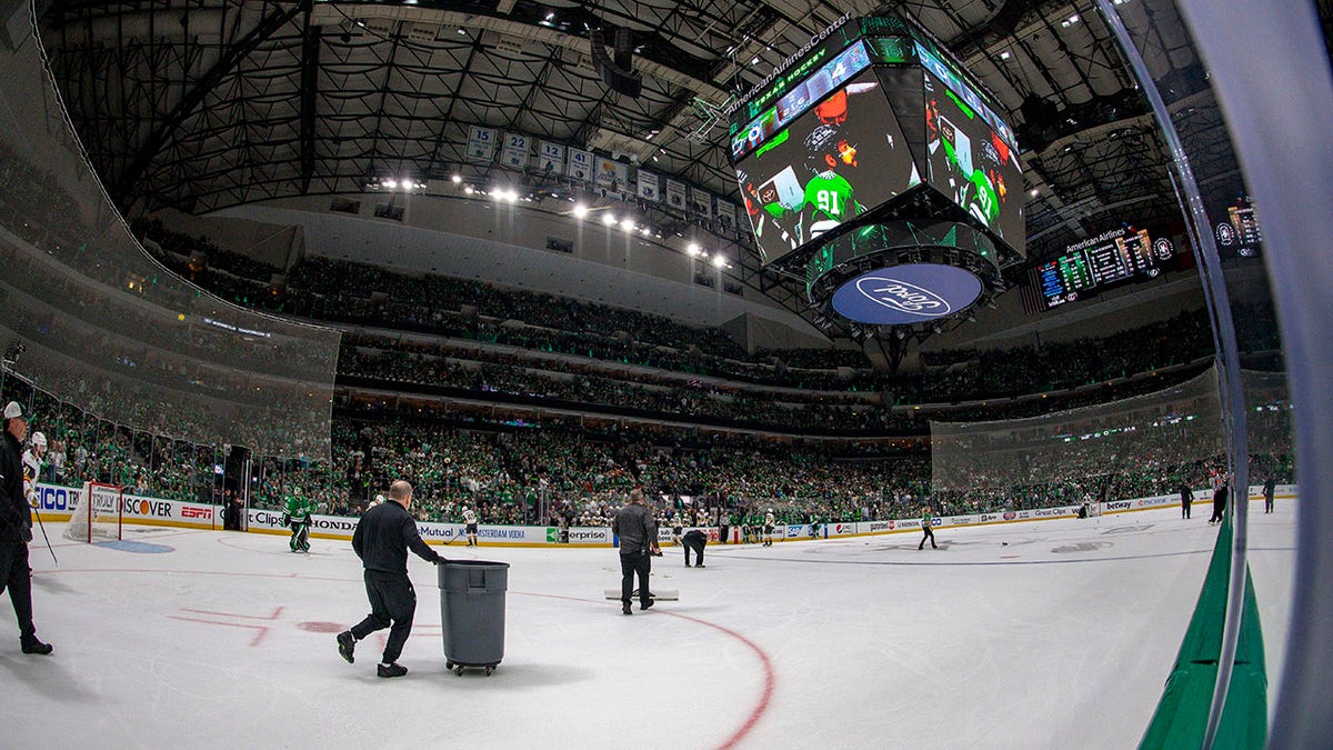 ice crew cleaning