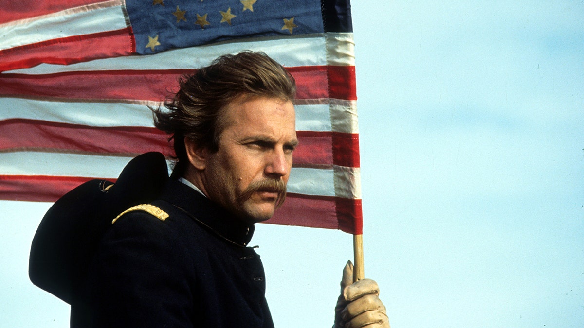 Kevin Costner holds american flag in Dances with Wolves