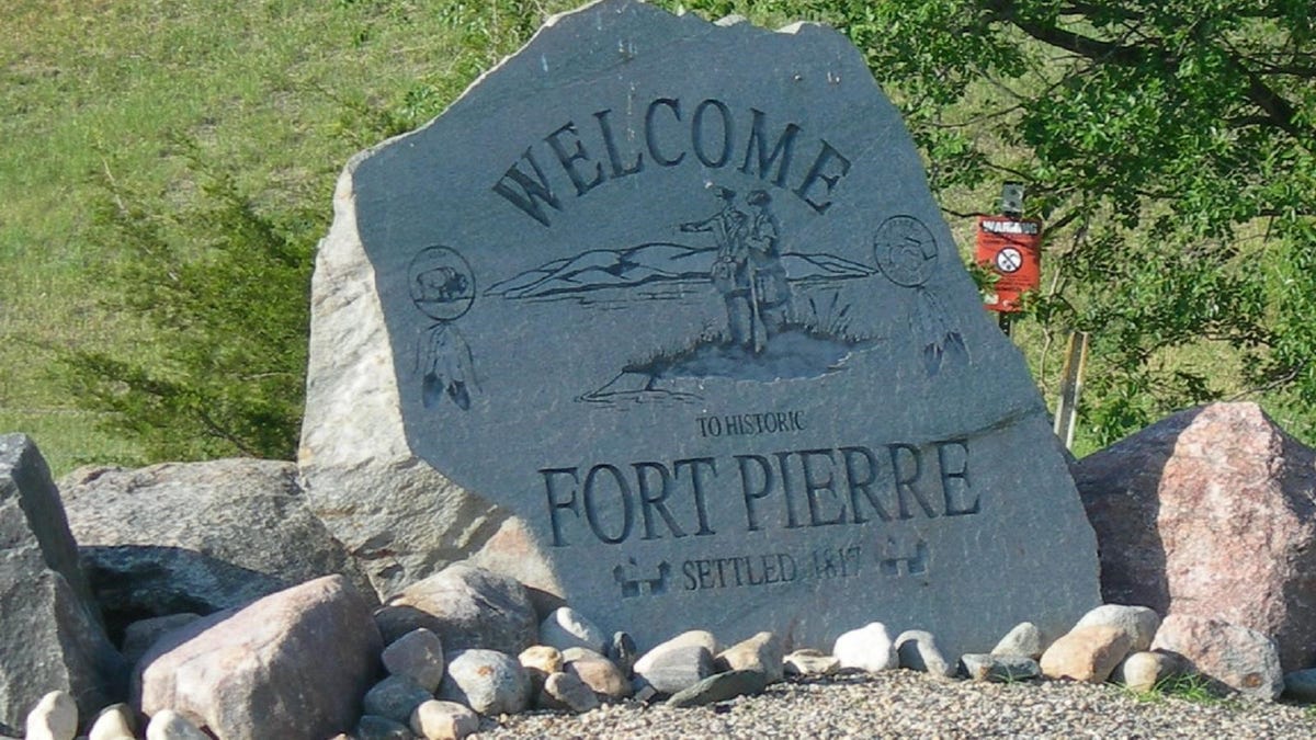 Fort Pierre welcome sign