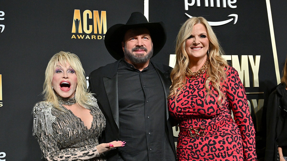 Dolly Parton, Garth Brooks and Trisha Yearwood