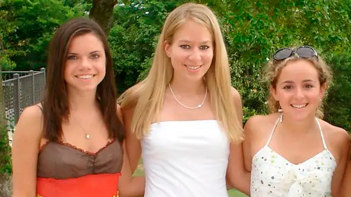 Natalee Holloway and her friends smile