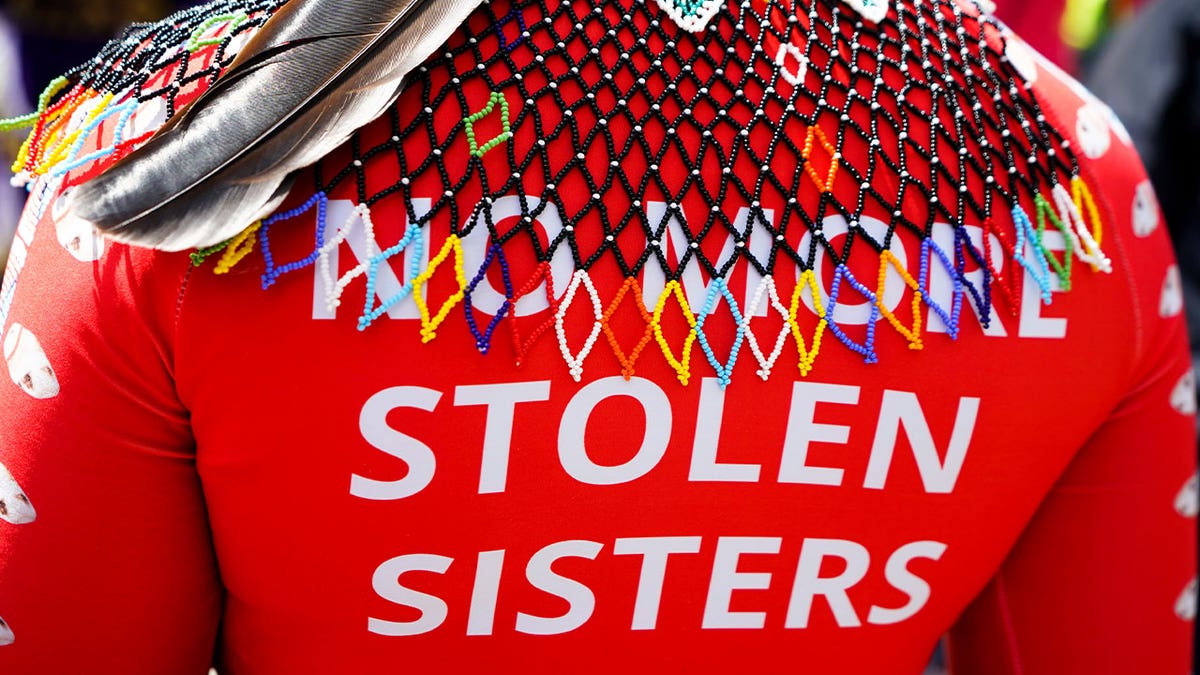 shirt saying no more stolen sisters