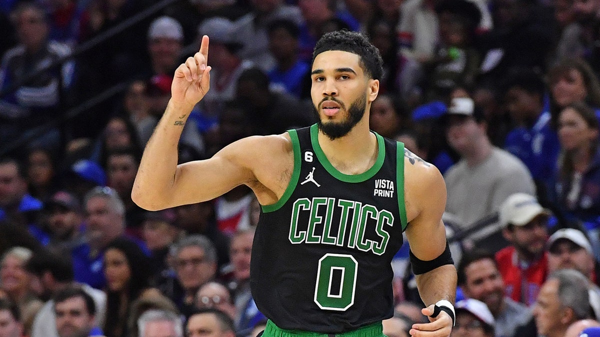 Jayson Tatum running up floor