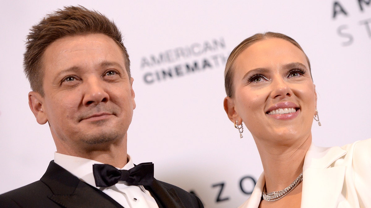 Jeremy Renner Scarlett Johansson red carpet