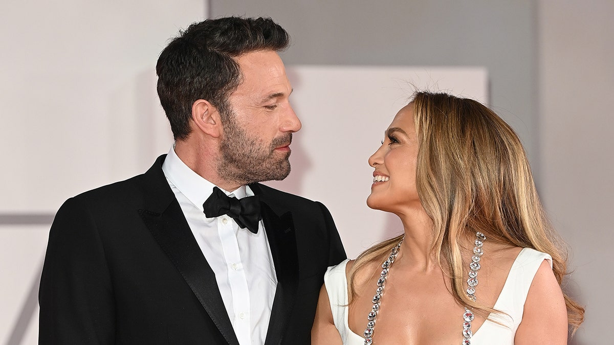 Jennifer Lopez and Ben Affleck looking at each other