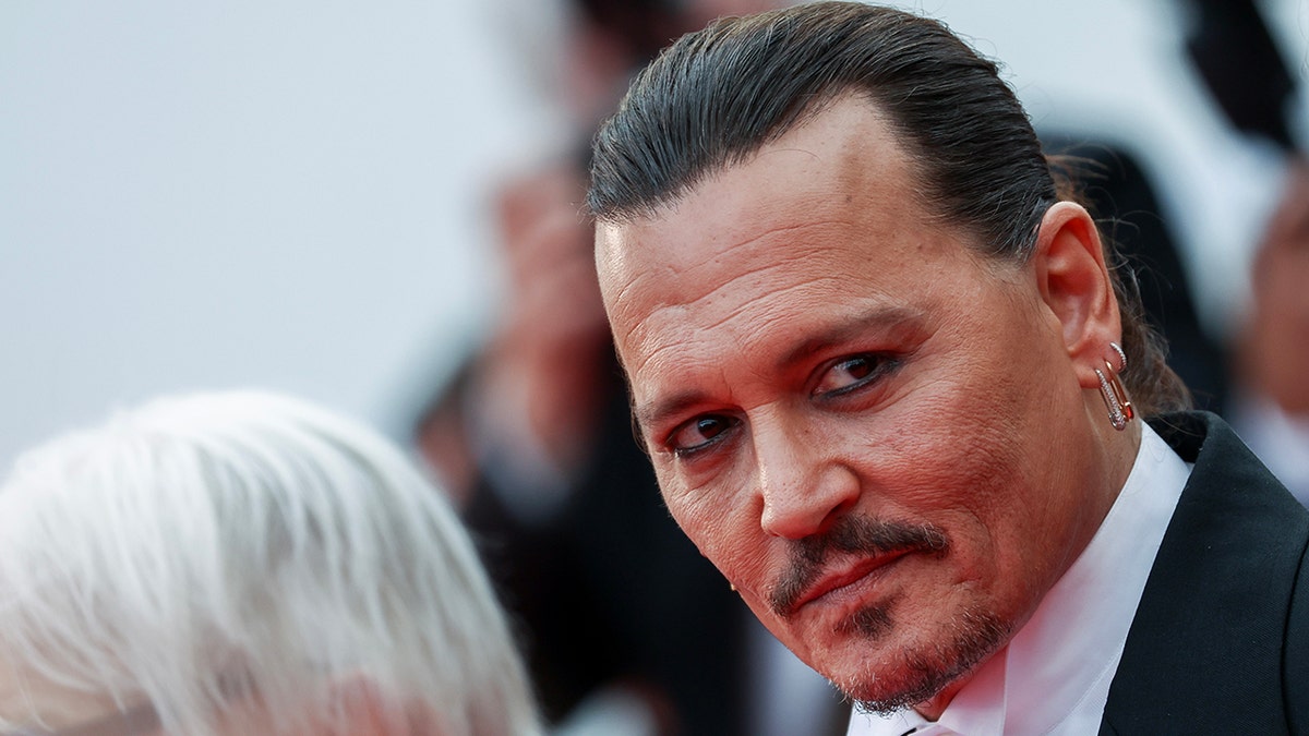 Festival de Cannes começa com Johnny Depp como Luís XV