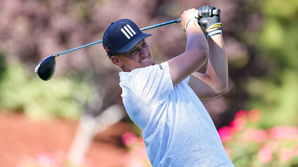 Patrick Mahomes golfing