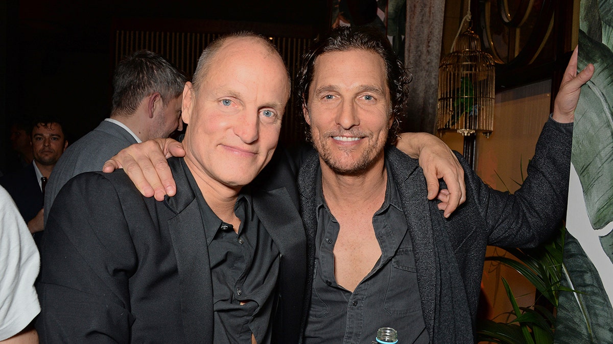 Woody Harrelson with his arm around Matthew McConaughey