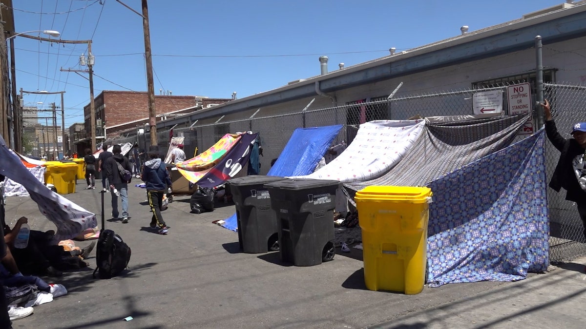 Makeshift tents in downtown house migrants