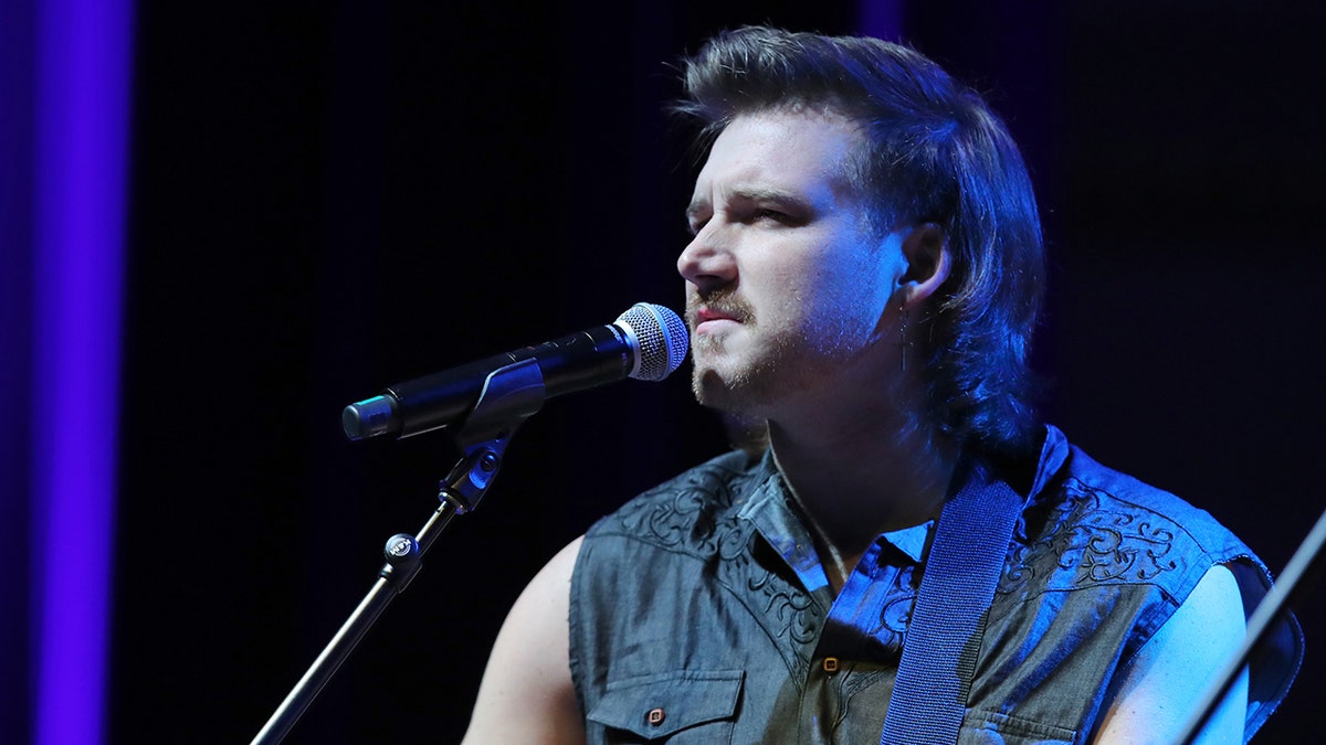 Morgan Wallen performing