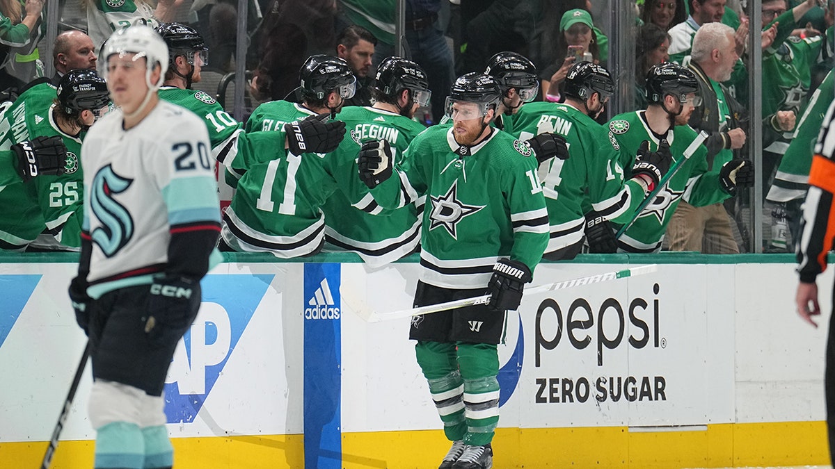 Hockey player Joe Pavelski celebrates a goal