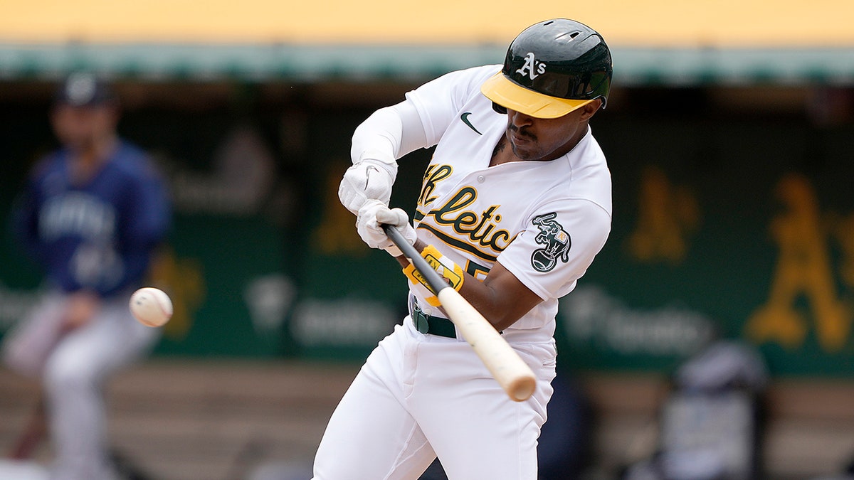 Oakland Athletics' Tony Kemp and his wife Michelle hang out on the