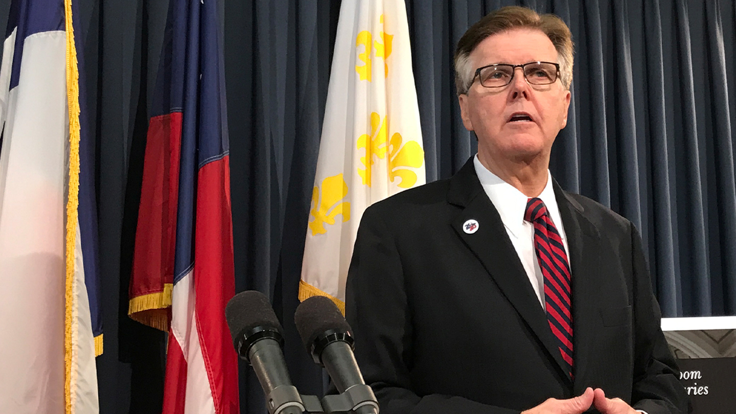 Texas Lt. Gov. Dan Patrick Vows to Pass Bill Displaying Ten Commandments in Schools