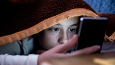 Social psychologist urges parents to keep smartphones away from kids to 'protect' their mental health