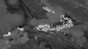 Fox News footage captures hundreds of migrants crossing into Texas as Title 42&rsquo;s end approaches