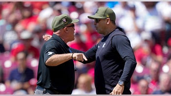 Yankees' Aaron Boone ejected after controversial play leads to Reds' run