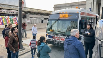 Los Angeles City Council pushes for probe into Texas bussing of migrants to city