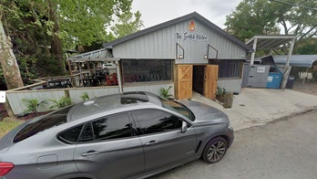 Mississippi man killed, 6 injured when shooter runs past restaurant security, opens fire