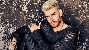 'American Idol' alum Colton Dixon recalls 'faith or fear' moment when twin daughter was born with 'no pulse'