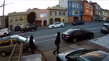 San Francisco suspects rob 61-year-old man at gunpoint: video