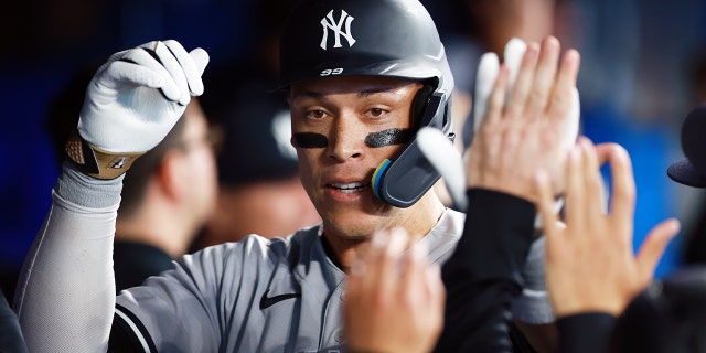 Aaron Judge slaps hands