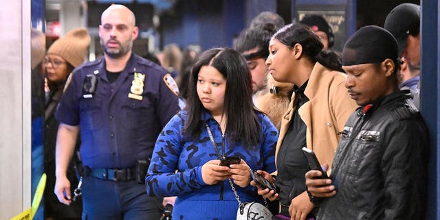 Onlookers see crime scene