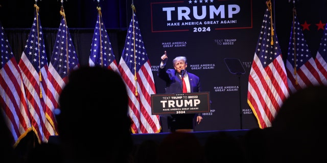 TRUMP PARLA