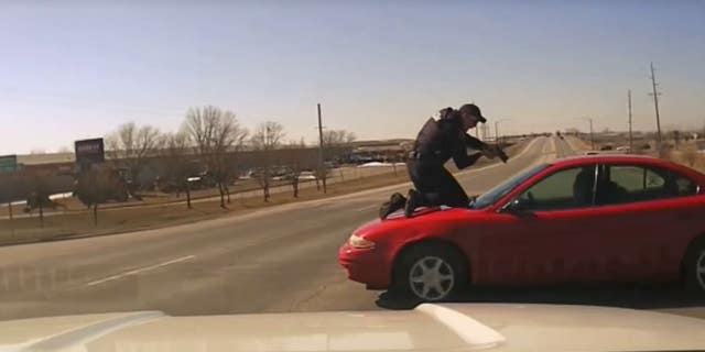 Iowa police officer car chase