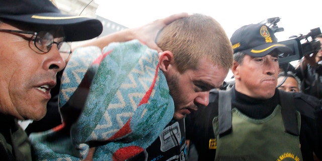 Joran van der Sloot under blanket