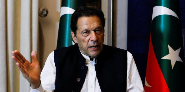 El ex primer ministro paquistaní, Imran Khan, culpa al exjefe del ejército después de sugerir inicialmente que Estados Unidos aceleró su caída. 4 Omran Kan